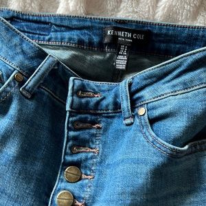 Cropped button fly, high waisted jeans
